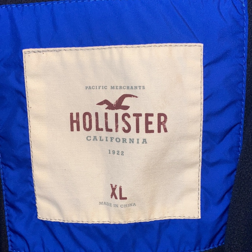 Men’s Royal Blue Hollister Puffy Winter Coat - Picture 2 of 5